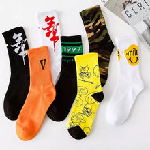 Load image into Gallery viewer, New retro art socks